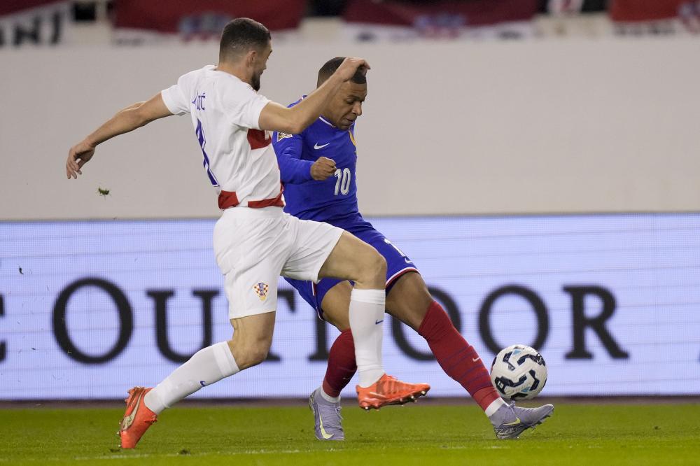 共和报：米兰正加速推进签回蒂亚戈-席尔瓦的交易